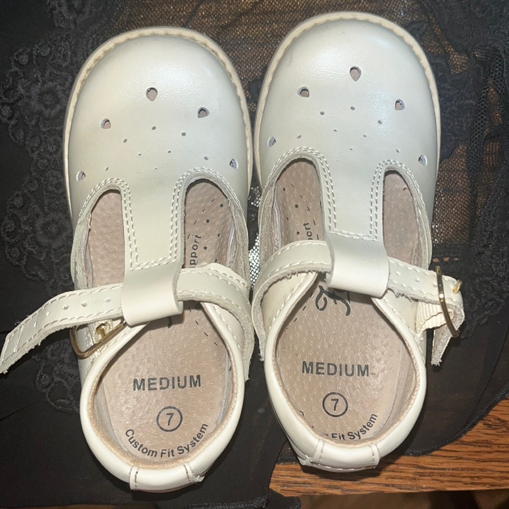 Toddler Footmates Dress shoes. Toddler Girls size 7.